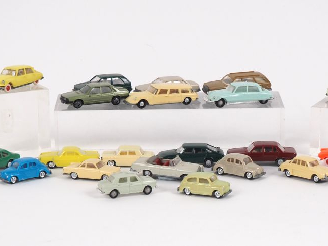 Lot de micro miniature en plastique et divers dont Norev, Herpa,Eko, W