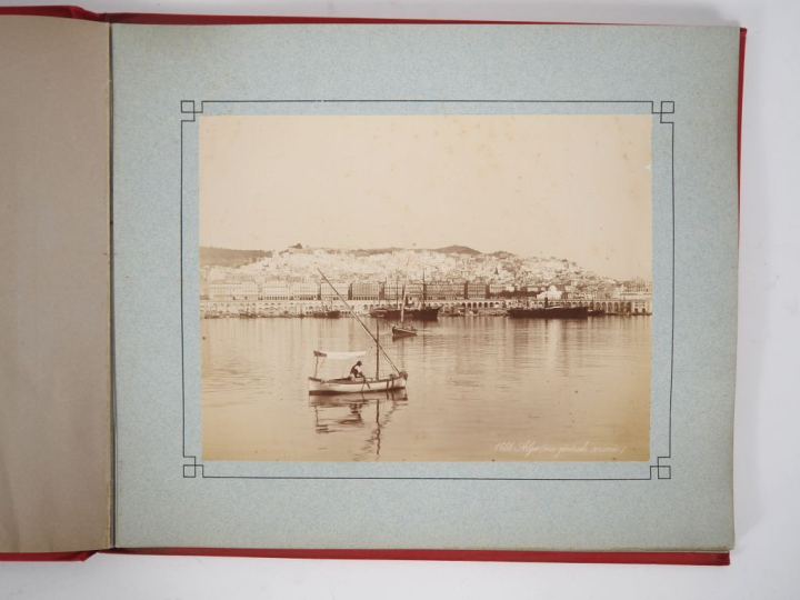 PHOTOGRAPHIE – ALGÉRIE. GEISER (Jean). SOUVENIR D’ALGÉRIE. Grand in-4 