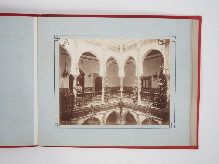 PHOTOGRAPHIE – ALGÉRIE. GEISER (Jean). SOUVENIR D’ALGÉRIE. Grand in-4 