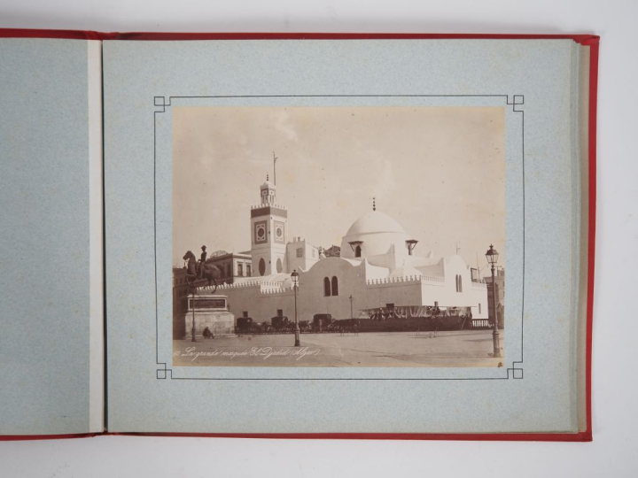 PHOTOGRAPHIE – ALGÉRIE. GEISER (Jean). SOUVENIR D’ALGÉRIE. Grand in-4 