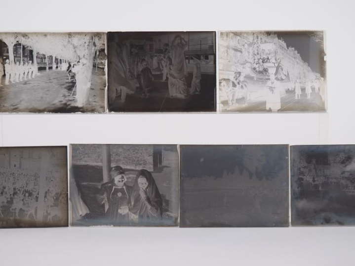 PHOTOGRAPHIE. Lot comprenant :  - quinze plaques photographiques 4,5 x