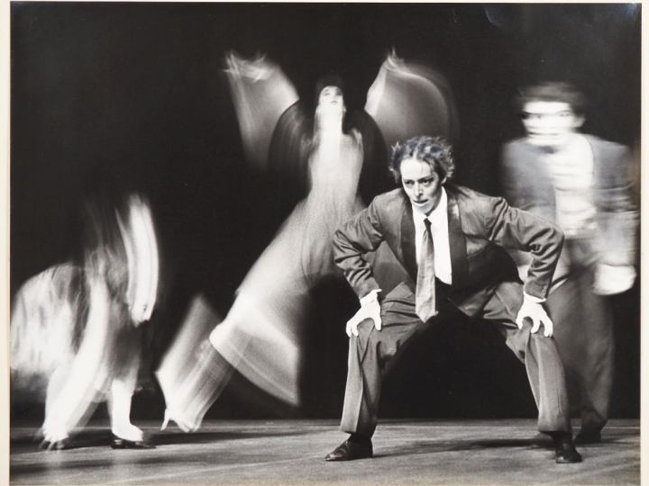 PHOTOGRAPHIE. Deux différents tirages argentiques, "scène d'opéra" et 