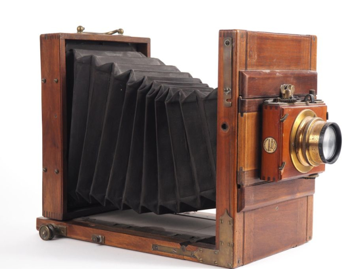 Chambre photographique de voyage 13 x 18 cm en acajou avec obturateur 