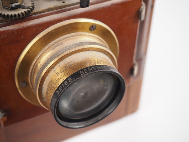 Chambre photographique de voyage 13 x 18 cm en acajou avec obturateur 