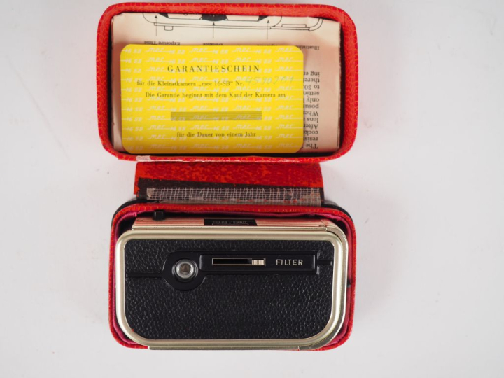 MEC 16. Appareil photographique miniature n°4590201 avec sa carte de g