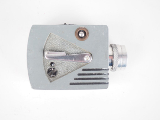 Vente aux enchères UNIVERSAL MINUTE 16. Appareil photographique miniature. (état d'usage)