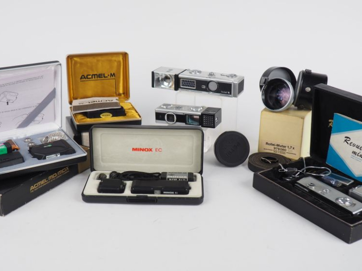 Lot de six appareils photographiques miniatures : - ROLLEI 16 n°270453