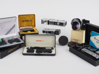 Vente aux enchères Lot de six appareils photographiques miniatures : - ROLLEI 16 n°270453