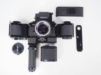 Vente aux enchères CANON F-1. Appareil photographique n°526255 avec objectif CANON FD 1:1