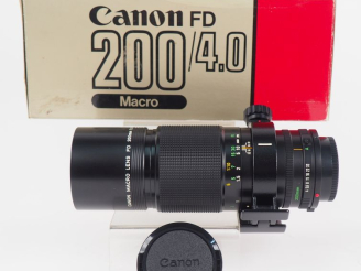 Vente aux enchères CANON. Objectif MACRO FD 1:4/200 n°19464 dans sa boite d'origine.