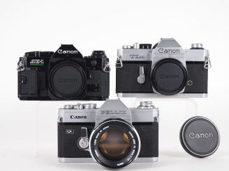 Vente aux enchères CANON. Lot de trois appareils photographiques : - TL b n°100668 (sans 