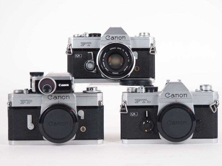 CANON. Lot de trois appareils photographiques : - FT n°616842 avec obj