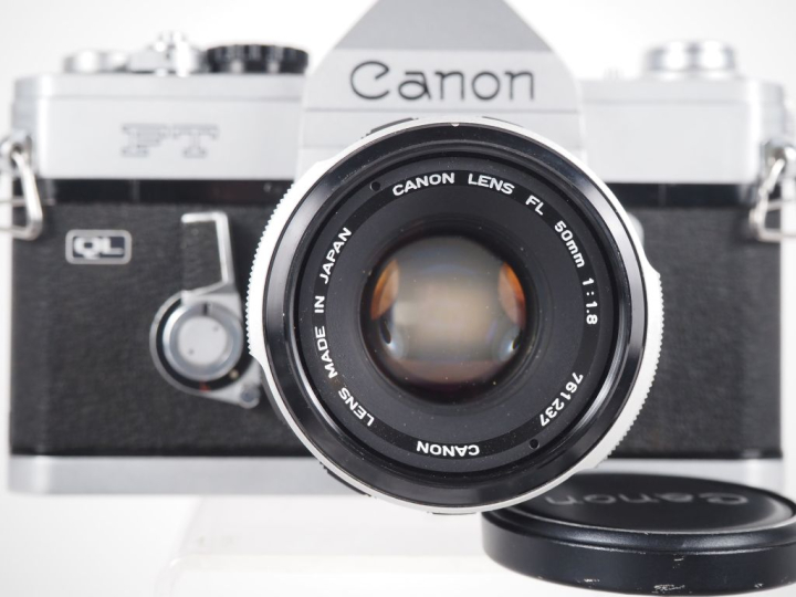 CANON. Lot de trois appareils photographiques : - FT n°616842 avec obj