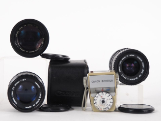 Vente aux enchères CANON. Lot de trois objectifs : - FD 1:2.8/100 n°28997 - FD 1:1.8/85 n
