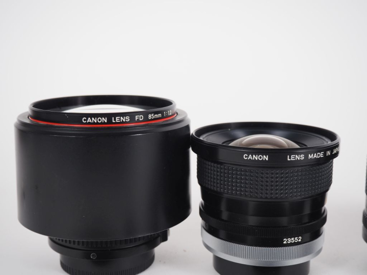 CANON. Lot de sept objectifs : - FD 1:4/17 n°23552 - FD 1:2.8/28 n°215