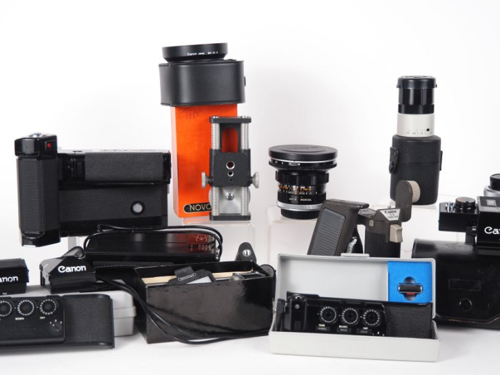 CANON. Lot de quatre appareils photographiques : - CANONFLEX n° 52918 