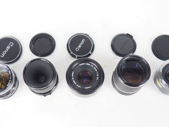 CANON. Lot de quatre objectifs : - FD 1:3.5/50 n°152459 - FD 1:1.8/50 