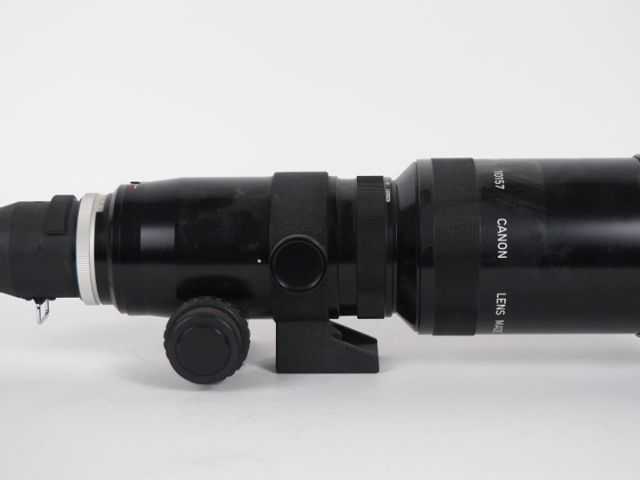 CANON. Super Téléobjectif FL 1:8/800 n°10157 dans une malette en bois 