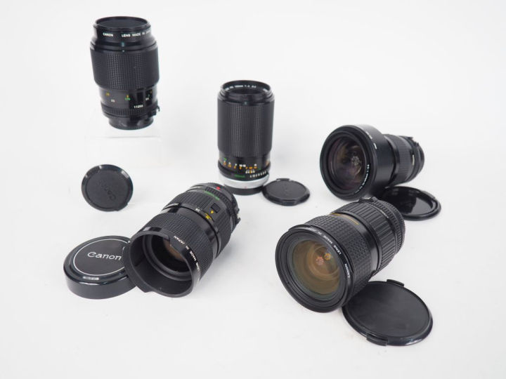 CANON. Lot de cinq objectifs : - ZOOM FD 1:3.5/35-105 n°196654 avec pa