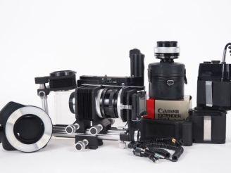 Vente aux enchères CANON. Lot d'accessoires pour appareils photographiques : - BATTERY CA