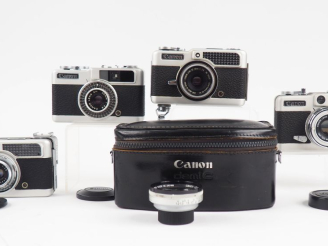 Vente aux enchères CANON DEMI. Lot de quatre appareils photographiques : - C n°106635 ave