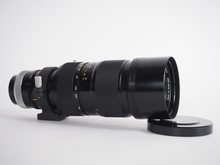 CANON. Téléobjectif ZOOM FD 1:4.5/85-300 n°15669 avec bouchon.