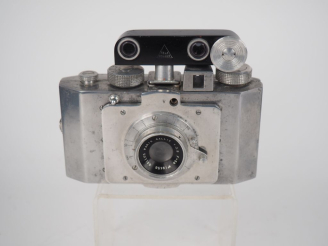 Vente aux enchères GALLUS DERLUX. Appareil photographique avec objectif GALLIX 1:3.5/50 n