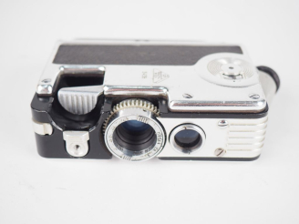 Vente aux enchères GOERZ MINICORD. Appareil photographique miniature n°3438 avec objectif