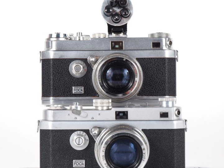 FOCA UNIVERSEL. Lot de deux appareils photographiques : - n°13.641M av