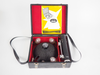 Vente aux enchères FOCAFLASH. Torche flash dans sa malette rigide.