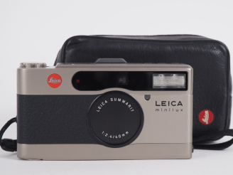 Vente aux enchères LEICA MINILUX. Appareil photographique n°2090304 avec objectif SUMMARI