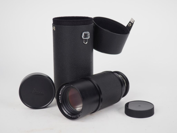 LEICA. Objectif VARIO-ELMAR-R 1:4./80-200 n°2752297 avec étui en cuir 