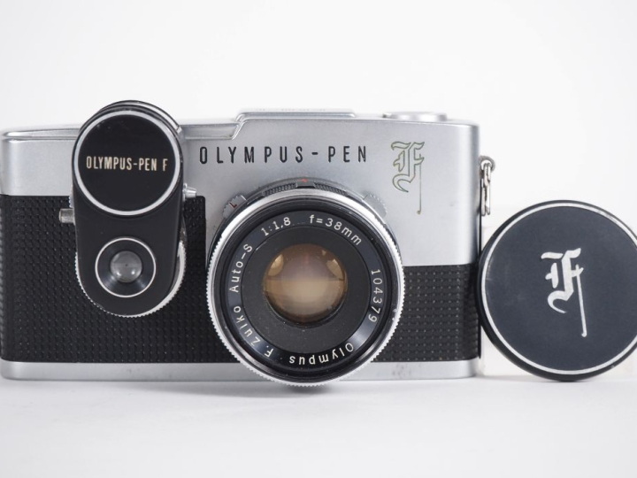 OLYMPUS PEN-F. Appareil photographique n°149458 avec objectif F. ZUIKO