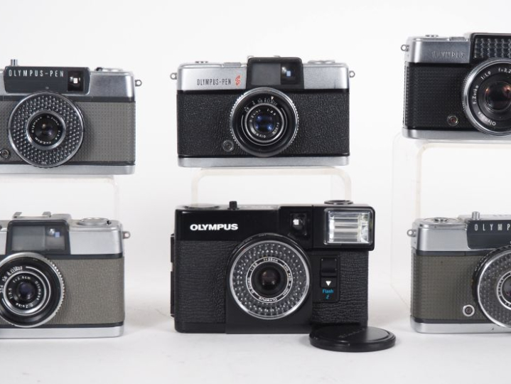 OLYMPUS PEN. Lot de six appareils photographiques : - EF n°104324 avec