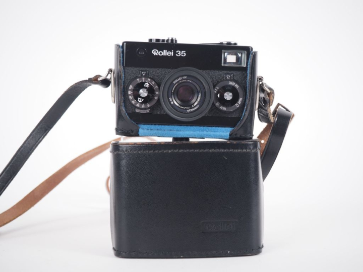 ROLLEI 35. Appareil photographique n°3429578 avec objectif TESSAR 1:3.