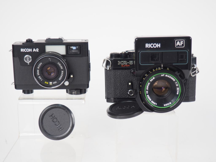 RICOH. Lot de deux appareils photographiques : - A-2 avec objectif RIK