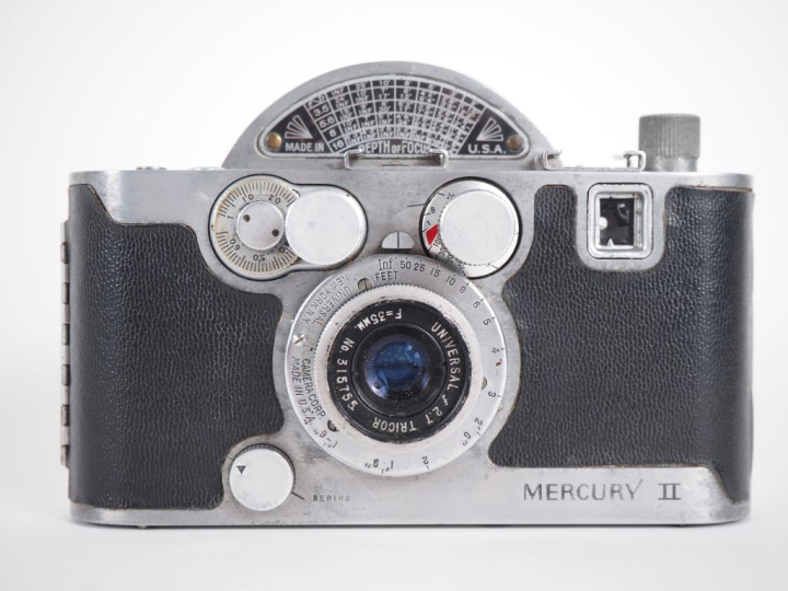 UNIVERSAL CAMERA MERCURY II. Appareil photographique avec objectif TRI