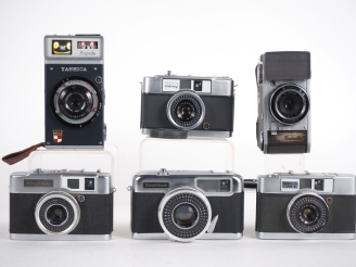 Vente aux enchères YASHICA. Lot de six appareils photgraphiques : - 72-E n°MS3023275 avec