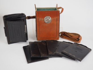 Vente aux enchères ZEISS IKON COMPUR. Appareil photographique avec objectif TESSAR 1:4/15