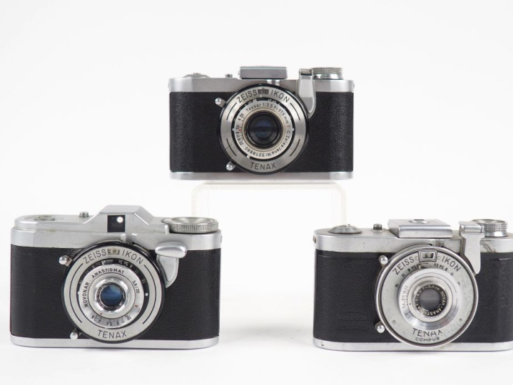 ZEISS IKON TENAX. Lot de trois appareils photographiques : - n°77382 a