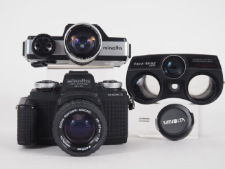Vente aux enchères Lot de trois appareils photographiques : - MINOLTA 110 ZOOM SLR avec o