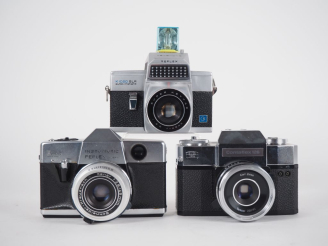 Vente aux enchères Lot de trois appareils photographiques : - KEYSTONE REFLEX K 1020 SLR 