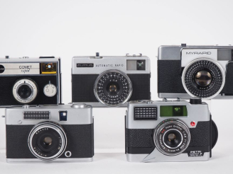 Vente aux enchères Lot de cinq appareils photographiques : - MAMIYA MYRAPID n°108542 avec