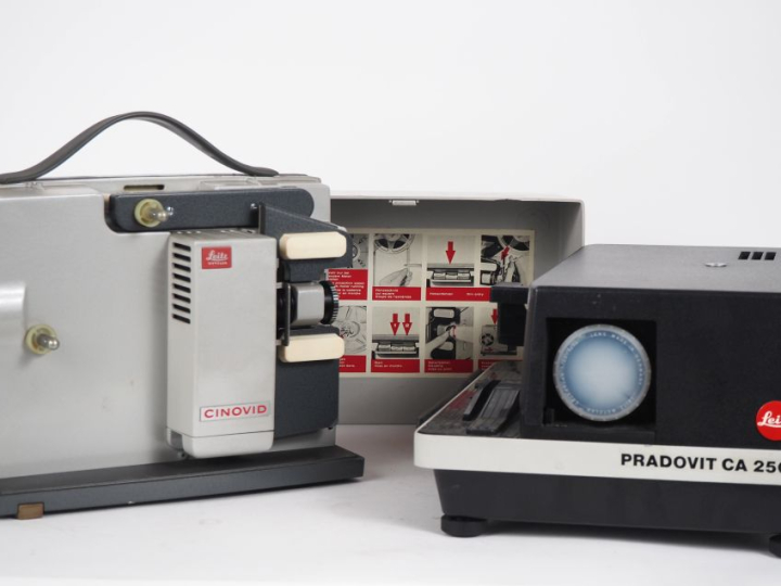 LEITZ. Lot comprenant : - CINOVID projecteur - PRADOVIT CA 2500 vision