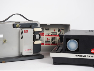 Vente aux enchères LEITZ. Lot comprenant : - CINOVID projecteur - PRADOVIT CA 2500 vision
