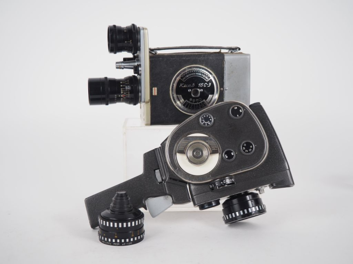 Lot de deux caméras russes : - QUARZ-2M avec objectif HT1-0.5x et HT-2