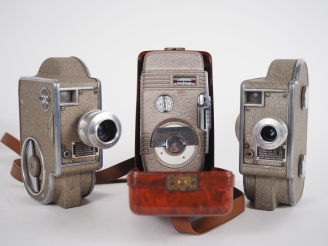 Vente aux enchères Lot de trois caméras 8mm : - REVERE 55 avec son étui en bakélyte - GIC