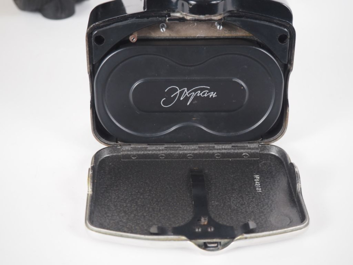 Lot de trois caméras 8mm : - SIEMENS - DEKKO DOUBLE 8 avec sa boite d'