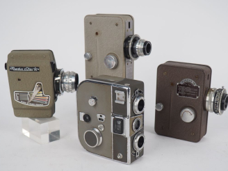 Vente aux enchères Lot de quatre caméras : - MUNDA COLOR 65avec objectif BENOIST BERTHIOT