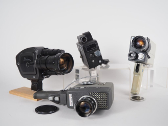 Vente aux enchères Lot de quatre caméras : - BEAULIEU 4008 ZM II - AGFA MOVEXOOM - ELMO 8
